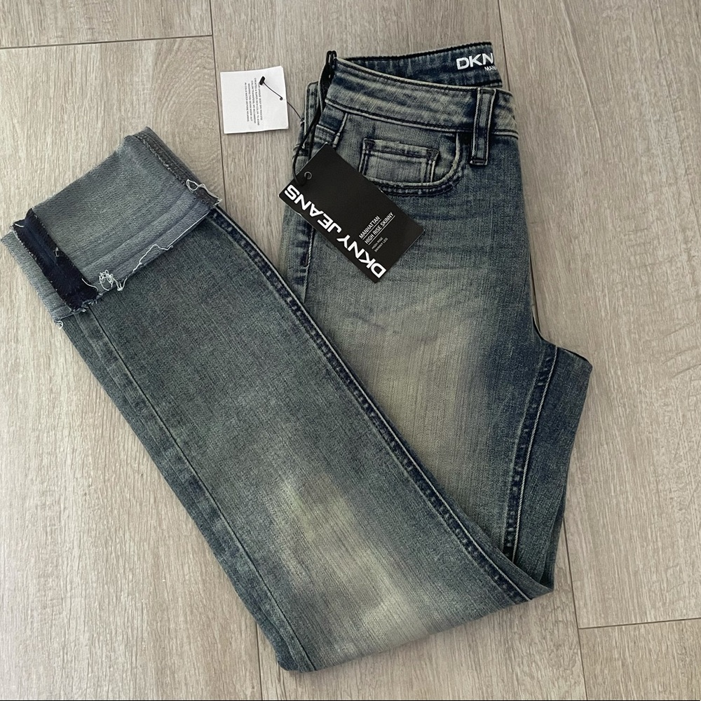 DKNY Jeans high rise skinny. Size 0. NWT